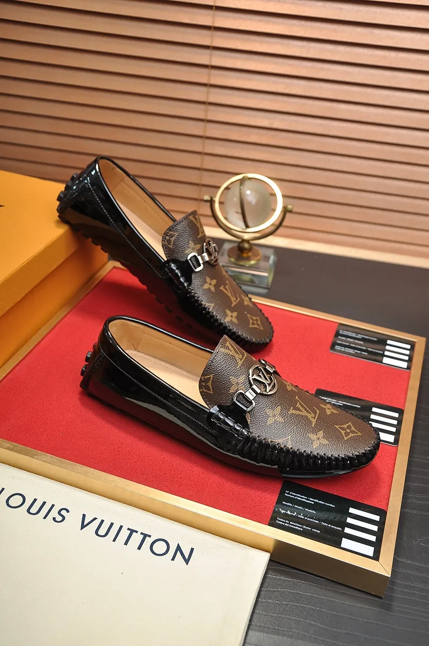 Men's men's shoes 💰420💶 [LV Doudou shoes] (water-dyed cowhide lining) new model is on the market, available on the official website. The new Doudou shoes are processed into single-color materials, and the uppers are made of imported horsehide leather. The body of the shoe is fully hemmed with mark thread, and is lined with imported original cowhide leather. The elegant shoe shape is super suitable for all-matching, and the size is 38-44.